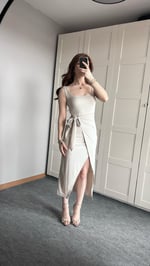 Tasarım Bağlamalı Bej Elbise