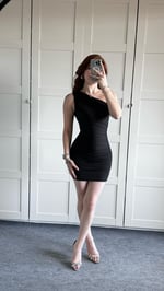 Tek Omuz Bel Ve Omuz Büzgülü Mini Siyah Elbise