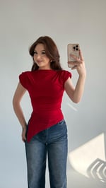 Vatkalı Asimetrik Sıfır Kol Bluz Kırmızı