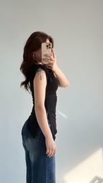 Vatkalı Asimetrik Sıfır Kol Bluz Siyah