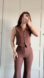 Vücuda Oturan Kısa Dokuma Yelek Kahverengi