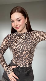 Vücudu Saran El Detaylı Bluz Leopar