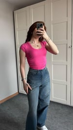 YANLARI BÜZGÜLÜ V YAKA TİŞÖRT PEMBE