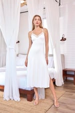 Arias Closet Dantelli ve Dekolteli Yırtmaçlı Gecelik