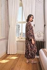 Arias Closet Yaprak Desenli Yırtmaçlı Dantelli ve Dekolteli Sabahlık Takımı
