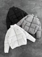 BEYAZ NİKE PUFFER MONT