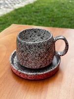 Siyah & Beyaz & Kırmızı Geçişli Çini Tabak Yuvarlak Kulp