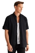 AC&Co / Altınyıldız Classics Comfort Fit Rahat Kesim Gizli Düğmeli Yaka Keten Görünümlü %100 Pamuk Flamlı Gömlek, Renk Siyah, Beden XL