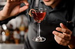 Amehla Nick and Nora Coupe Kokteyl Bardakları - Elde Üfleme 2'li Set, Manhattan, Martini, Aperitif, Algonquin veya Liman Şarabı Servis Etmek için Küçük Düz Vintage Coupe Bardağı, 141 ml (Düz, 2)