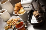 Ariete 1380 metal kahve makinesi, öğütülmüş kahve ve ESE pedleri ile uyumlu, 1300 W, 1,1 l kapasite, 15 bar basınç, ½ fincan filtre, Cappuccino cihazı, gümüş