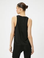 Arkası Baskılı Spor Tişört Kısa Kollu Bisiklet Yaka Yanları Yırtmaçlı - Bedenler: XS, S, M, L, XL
