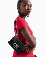 Armani Exchange Gümüş renkli zincirli, AX kilitli siyah deri askılı çanta