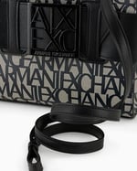 Armani Exchange Kadın Susy, kare logo, ayarlanabilir kayışlı çanta