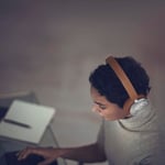 BANG & OLUFSEN Beoplay HX - Kablosuz Kulak Üstü Kulaklık - Adaptif Gürültü Engelleme, Konforlu Kulak Pedleri, Hafif Tasarım, 35 Saat Batarya Süresi - Kahverengi