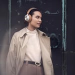 BANG & OLUFSEN Beoplay HX - Kablosuz Kulak Üstü Kulaklık - Adaptif Gürültü Engelleme, Konforlu Kulak Pedleri, Hafif Tasarım, 35 Saat Batarya Süresi - Kahverengi