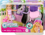 Barbie Chelsea™ Bebek ve Midilli Barbie Chelsea bebek ve oyuncak at seti, kask aksesuarı dahildir, bebeğin dizleri midilliye binmek için bükülebilir HTK29