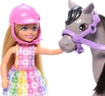 Barbie Chelsea™ Bebek ve Midilli Barbie Chelsea bebek ve oyuncak at seti, kask aksesuarı dahildir, bebeğin dizleri midilliye binmek için bükülebilir HTK29