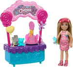 Barbie Chelsea'nin Şeker Dükkanı Oyun Seti Barbie Chelsea ve lolipop standı, aksesuarlar içeren 10 parçalık oyun seti HRM07