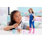 Barbie Çiftlik Veterineri Barbie 65. Yıl Dönümü Kariyer Koleksiyonu Çiftlik Veterineri bebek ve kulakları hareket eden kuzu dahil 10 aksesuar HRG - Seçenekler: Çiftlik Veteriner, Astronot, Pop yıldızı