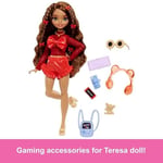 Barbie Dream Besties™ Teresa bebek ve aksesuarları Barbie Rüya Arkadaşlar™ Teresa™ bebek ve video oyunu temalı 10 parça aksesuar HYC23