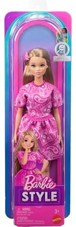 Barbie Fashionistas Style Pop No. 249 sarı saçlı, pembe şal etek, pembe şal desenli gömlek, platform tabanlı beyaz sandalet, JJN62