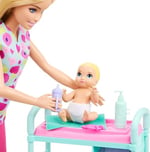Barbie Kariyer Bebekleri çocuk doktoru oyun seti, üniforma giyen sarışın Barbie bebek, 2 bebek figürü, muayene masası ve aksesuarlar, JMK12 | Doktor Moda Bebek, Muayene Masası ve Daha Fazlası, 3 Yaş Ü