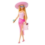 Barbie Mayosu ve plaj temalı aksesuarları olan sarışın bebek, Pembe ve beyaz mayosu, şapkası, el çantası ve plaj temalı aksesuarları olan sarışın Barbie bebek, HPL73