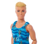 Barbie Sörf tahtası ile Ken bebek, Bükülebilir Sarışın Barbie, Havlu gibi Temaya Uygun Aksesuarlarıyla Ken Plaj Bebeği, HPT50