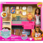 Barbie ve Teresa'nın Dostluk Tarifi Teresa bebek ve mutfak oyun seti, renk değiştiren kurabiyeler dahil 20'den fazla aksesuar, JCT06