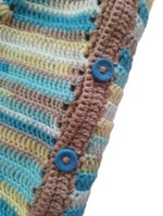 Batik Renklerde Mavi Erkek Çocuk Örgü Hırkası