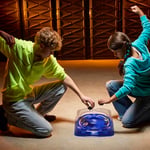 Beyblade Beystadium Arena ile X Drop Attack Savaş Seti, 2 Takara Tomy Üstleri ve Fırlatıcıları, Impact Drake 9-60LR & Hover Wyvern 3-85N, Savaş Oyunu Oyuncakları, 8+ Yaş