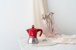 Bialetti - Moka Exclusive İndüksiyon: 2 Cups Ocak Üstü Espresso Pişirici - 100ml - Kırmızı Renk - Alt Hazne: Dış Paslanmaz Çelik İç Alüminyum - İndüksiyon  - Seçenekler: 2 Cups - 100ml, 4 Cups - 200ml