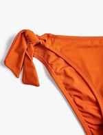 Bikini Altı Normal Bel Yanları Bağlama Detaylı