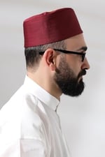 Bordo Kapitone Elif Vav Nakışlı Kalıp Namaz Takkesi