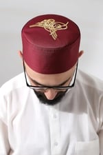 Bordo Kapitone Osmanlı Tuğrası Nakışlı Kalıp Namaz Takkesi