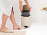 Brabantia - NewIcon pedallı çöp kovası 5 l – banyo veya tuvalet için küçük çöp kutusu – yumuşak kapanan kapak – kolay pedal  - Seçenekler: 3 L, 3 Liter, 5 L, 5 Litre, 12 L, 12 Liter, 20 L, 20 litre...