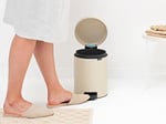 Brabantia - NewIcon pedallı çöp kovası 5 l – banyo veya tuvalet için küçük çöp kutusu – yumuşak kapanan kapak – kolay pedal  - Seçenekler: 3 L, 3 Liter, 5 L, 5 Litre, 12 L, 12 Liter, 20 L, 20 litre...