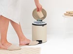 Brabantia - NewIcon pedallı çöp kovası 5 l – banyo veya tuvalet için küçük çöp kutusu – yumuşak kapanan kapak – kolay pedal  - Seçenekler: 3 L, 3 Liter, 5 L, 5 Litre, 12 L, 12 Liter, 20 L, 20 litre...