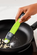 Busstier Ayarlanabilir Ölçü Kaşığı, Hassas Protein Tozu ve Kahve Ölçeği, Sürgülü Mekanizmalı Gramaj Ayarlayıcı, Çok Amaçlı Baharat Tuz ve Bebek Maması Ölçüm Seti, Yer Kaplamayan Pratik Mutfak Aleti