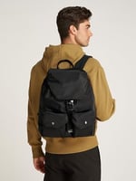 Calvin Klein SPEED CLIP UT FLAP BACKPACK35 NY Erkek Sırt Çantası, Siyah, Tek Beden