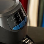 Cecotec IronHero V-2400 istasyon, dikey ütü istasyonu, 2400 W, seramik kızaklı ütü tabanı, 1,2 l tank, 3 mod, buhar akımı 180 g/dak, buhar akışı, 370 g/dak, LED ekran, kireç önleyici
