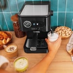 Cecotec Power Espresso 20 Pro espresso makinesi. 20 bar basınç, döner buhar çıkışı, 1.5 l su haznesi. Evde yüksek kaliteli espresso ve cappuccino