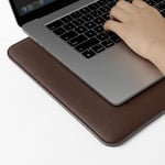 Comfyable MacBook Pro 16 inç M3 M2 Pro/Max 2023 için Uyumlu İnce Dizüstü Bilgisayar Kılıfı, Suni Deri Koruyucu 16 inç Mac Kapak Kılıfı, Kahve - Seçenekler: For 16