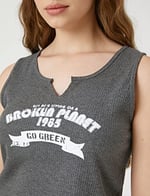 Crop Atlet Baskılı Bisiklet Yaka Pencere Detaylı