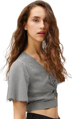 Crop Bluz V Yaka Pencere Detaylı V Yaka