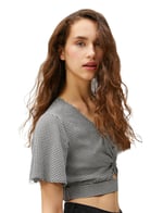 Crop Bluz V Yaka Pencere Detaylı V Yaka