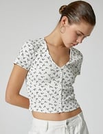 Crop Çiçekli Tişört Düğmeli V Yaka Ribanalı Slim Fit Kısa Kollu Pamuklu