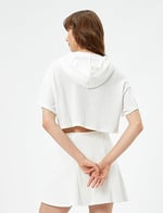 Crop Kapüşonlu Sweatshirt Örgü Motifli Kısa Kollu