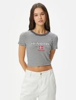 Crop Tişört Ribanalı Slim Fit İşleme Detaylı Kısa Kollu Bisiklet Yaka