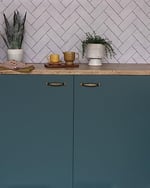 d-c-fix Yapışkan folyo, tek renk, ipeksi mat, mallard yeşili, kendinden yapışkanlı folyo, su geçirmez, mobilya, masa, dolap, kapı, mutfak cephesi için gerçekçi dekorasyon, mobilya folyosu, dekoratif